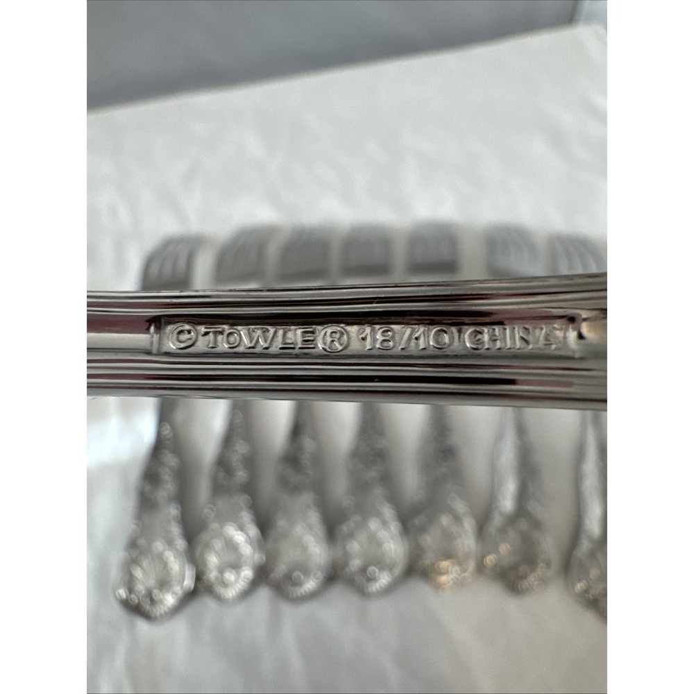 Towle 18/10‎ Stainless Flatware Hotel Kings Shell Lot of 8 Dinner Forks 8 7/16" - Picture 12 of 12